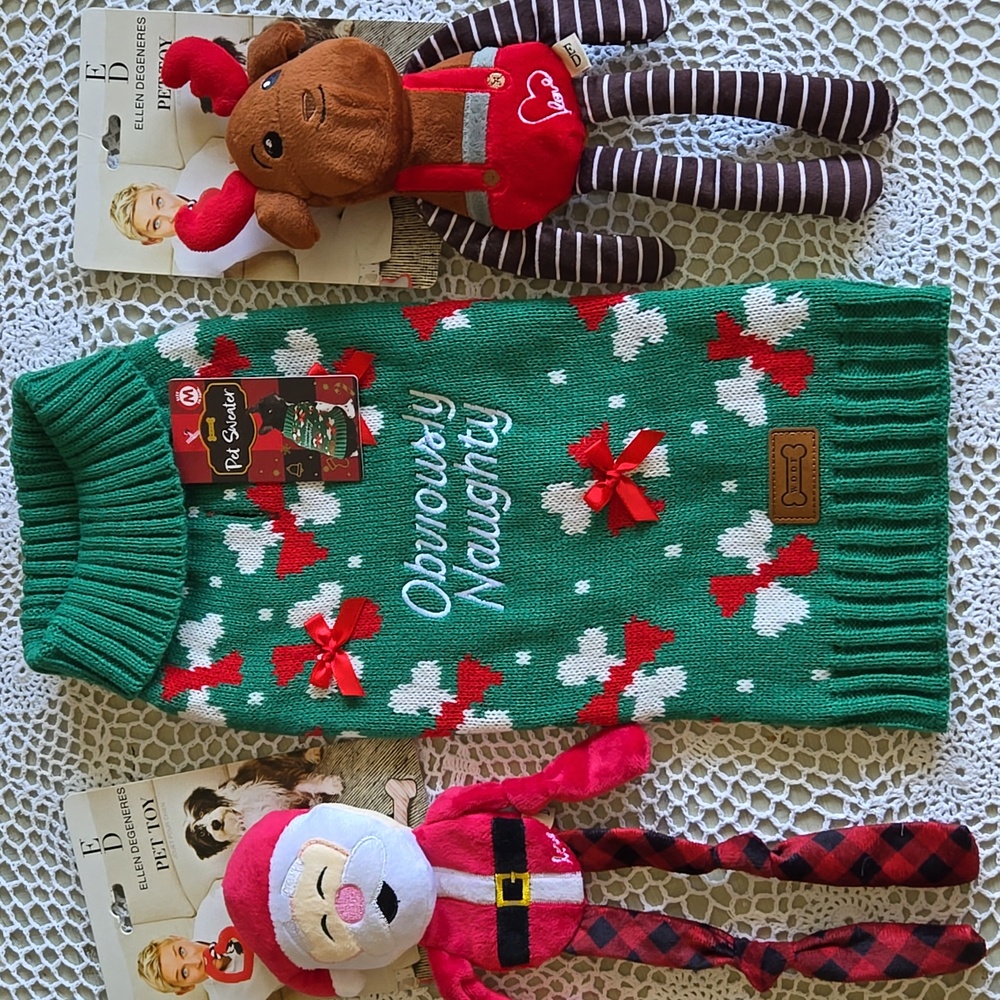 CHRISTMAS DOGGY SWEATER & 2 TOYS